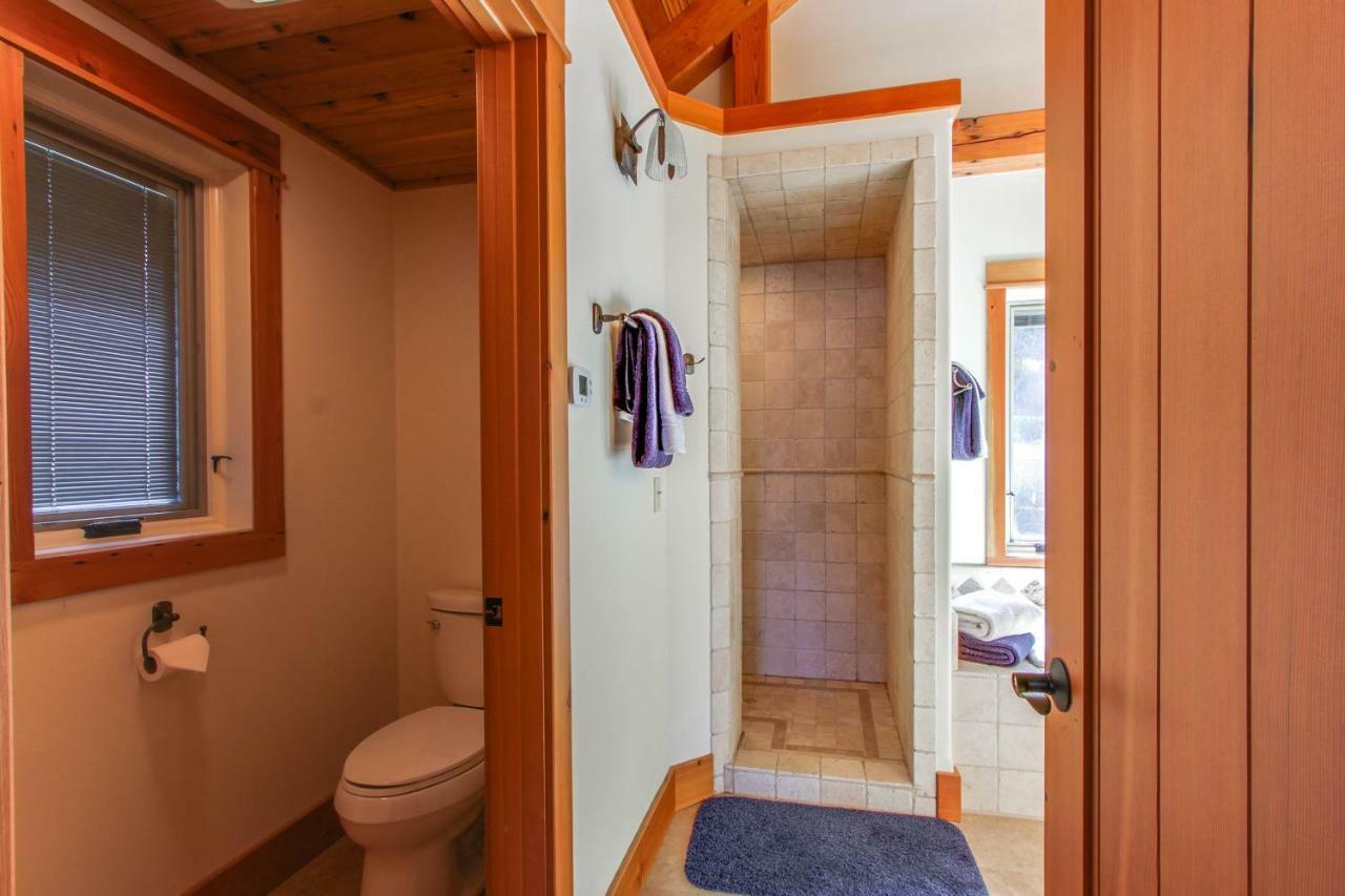 Bottle Bay Lakefront Lodge Sandpoint Esterno foto