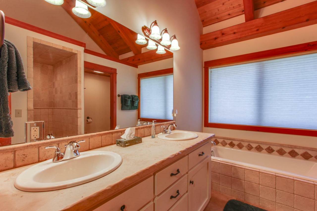 Bottle Bay Lakefront Lodge Sandpoint Esterno foto